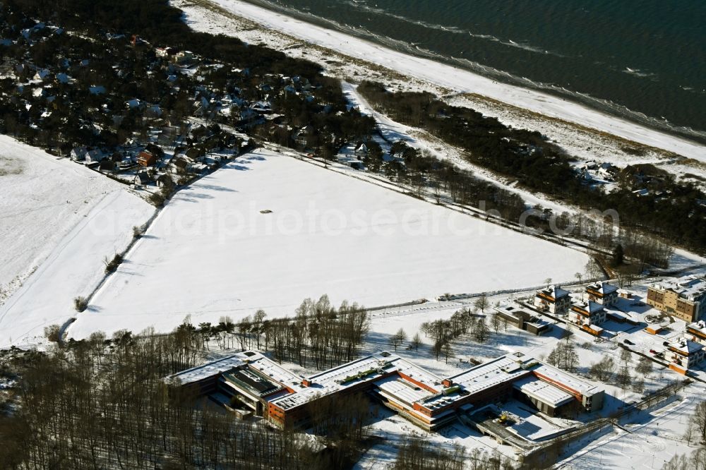 Dierhagen from the bird's eye view: Wintry snowy complex of the hotel building Ostseehotel in Dierhagen in the state Mecklenburg - Western Pomerania