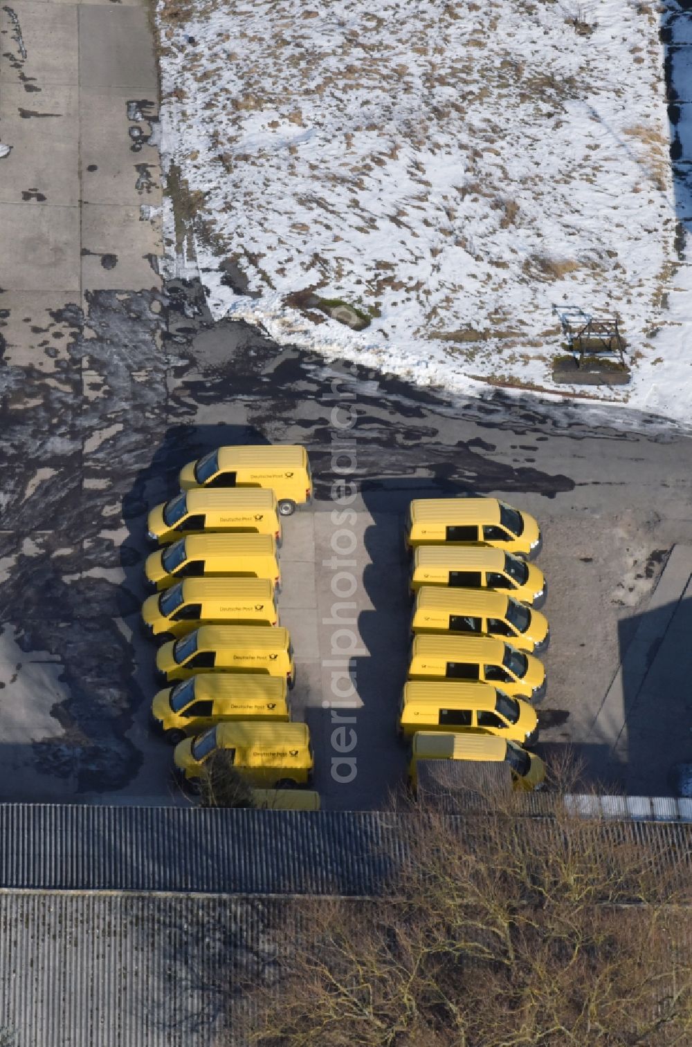 Werneuchen from the bird's eye view: Wintry snowy Building complex and distribution center on the site of Deutschen Post - DHL on Freienwalder Strasse in Werneuchen in the state Brandenburg