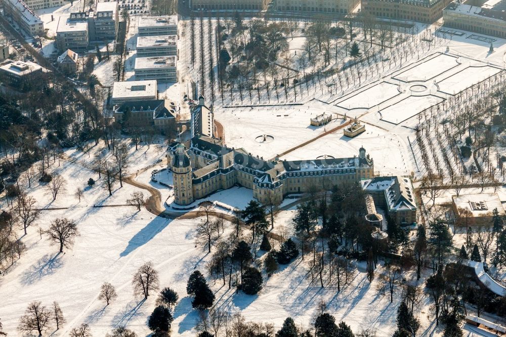 Karlsruhe from the bird's eye view: Wintry snowy Building complex in the park of the castle Schloss Karlsruhe in Karlsruhe in the state Baden-Wuerttemberg, Germany