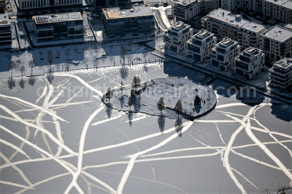 Dortmund from the bird's eye view: Wintry snowy traces on the frozen and ice-covered water surface PhoenixSee in the district Hoerde in Dortmund at Ruhrgebiet in the state North Rhine-Westphalia, Germany