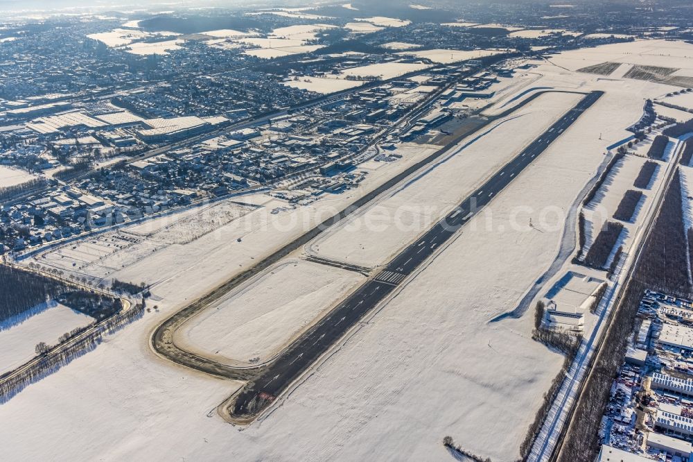 Aerial photograph Dortmund - Wintry snowy runway with hangar taxiways and terminals on the grounds of the airport in Dortmund in the state North Rhine-Westphalia, Germany