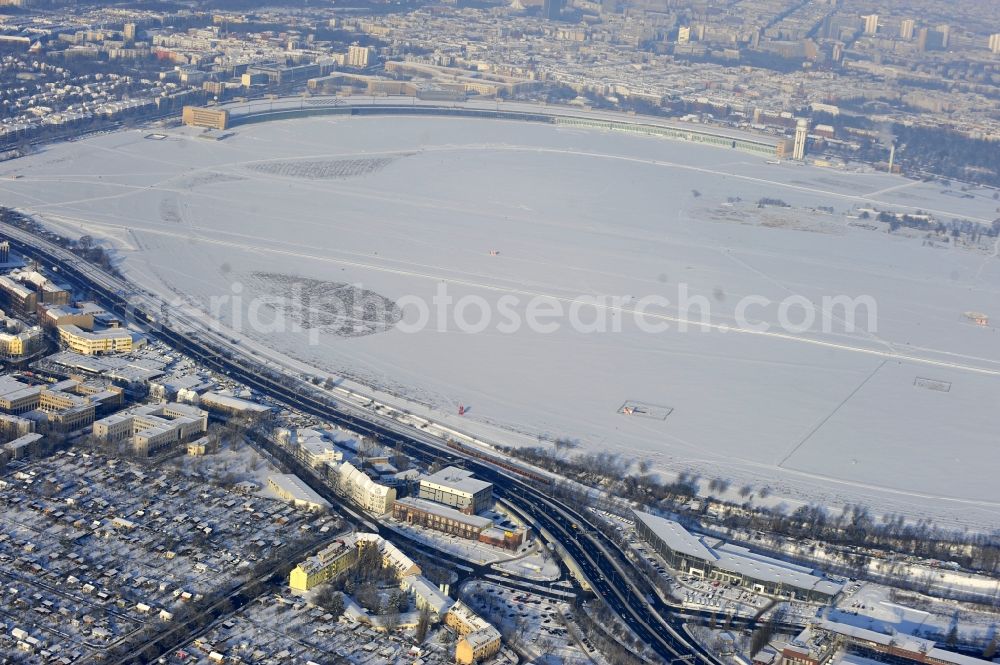 Aerial photograph Berlin - Wintry snowy runway with hangar taxiways and terminals on the grounds of the airport in the district Tempelhof in Berlin, Germany