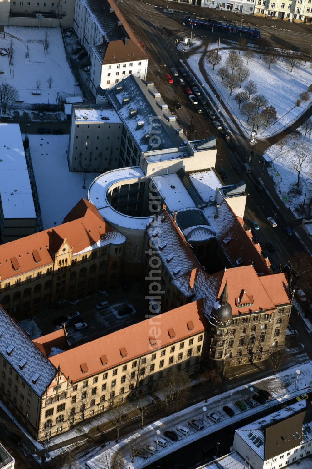 Aerial image Magdeburg - Wintry snowy Court- Building complex of Landgericht Magdeburg on street Halberstaedter Strasse in the district Sudenburg in Magdeburg in the state Saxony-Anhalt, Germany