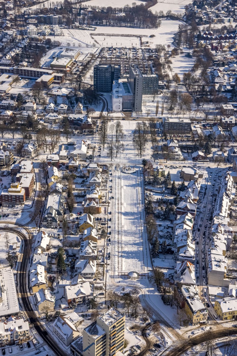 Aerial image Hamm - Wintry snowy court- Building complex of the Oberlandesgericht Hamm on Ostringpark on street Hesslerstrasse in Hamm at Ruhrgebiet in the state North Rhine-Westphalia, Germany