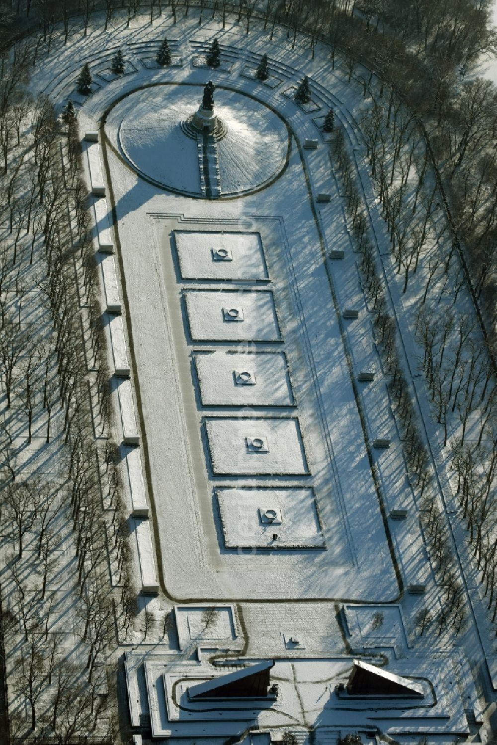 Berlin from above - Wintry snowy tourist attraction of the historic monument Sowjetisches Ehrenmal Treptow in Berlin, Germany