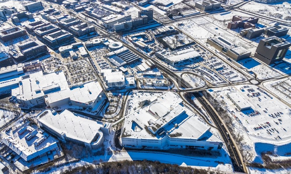 Aerial image Essen - Wintry snowy commercial area and company settlement between Hans-Boeckler-Strasse, Altendorfer Strasse and Mittelstrasse in Essen in the Ruhr area in the state North Rhine-Westphalia, Germany