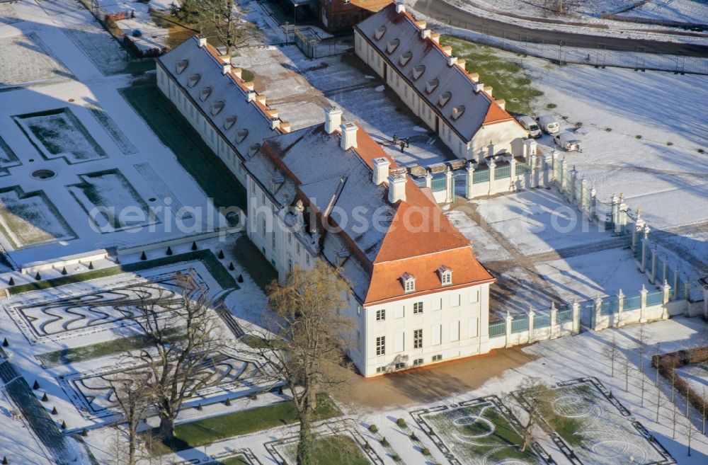 Aerial photograph Meseberg - Wintry snowy castle Meseberg the Federal Government on the banks of Huwenowsees in the town district Meseberg in Brandenburg