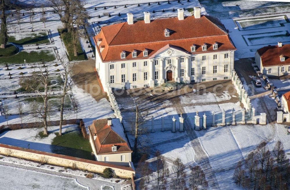 Aerial photograph Meseberg - Wintry snowy castle Meseberg the Federal Government on the banks of Huwenowsees in the town district Meseberg in Brandenburg