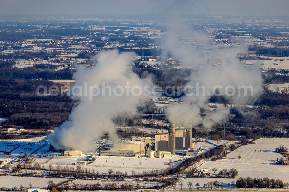 Aerial photograph Hamm - Wintry snowy combined cycle power plant with gas and steam turbine systems in the district Uentrop in Hamm in the state North Rhine-Westphalia, Germany