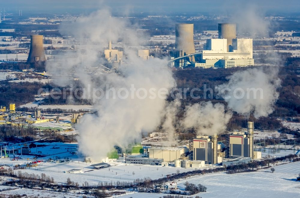 Hamm from the bird's eye view: Wintry snowy combined cycle power plant with gas and steam turbine systems in the district Uentrop in Hamm in the state North Rhine-Westphalia, Germany