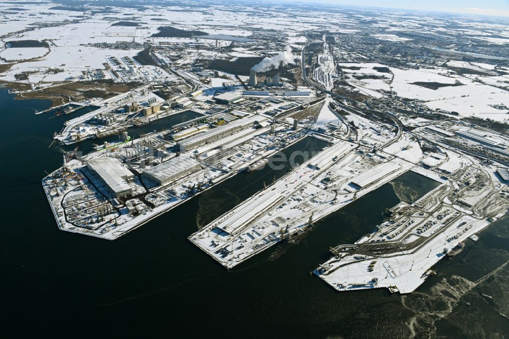 Rostock from the bird's eye view: Wintry snowy port facilities on the shores of the harbor of of Seehafen of ROSTOCK PORT GmbH in the district Peez in Rostock at the baltic sea coast in the state Mecklenburg - Western Pomerania, Germany