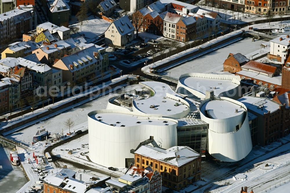 Aerial photograph Stralsund - Wintry snowy harbor island by Ozeaneum Oceanographic Museum in Stralsund in Mecklenburg - Western Pomerania