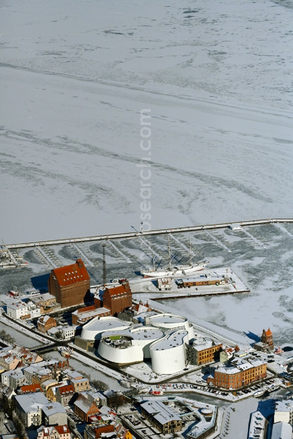 Aerial image Stralsund - Wintry snowy harbor island by Ozeaneum Oceanographic Museum in Stralsund in Mecklenburg - Western Pomerania