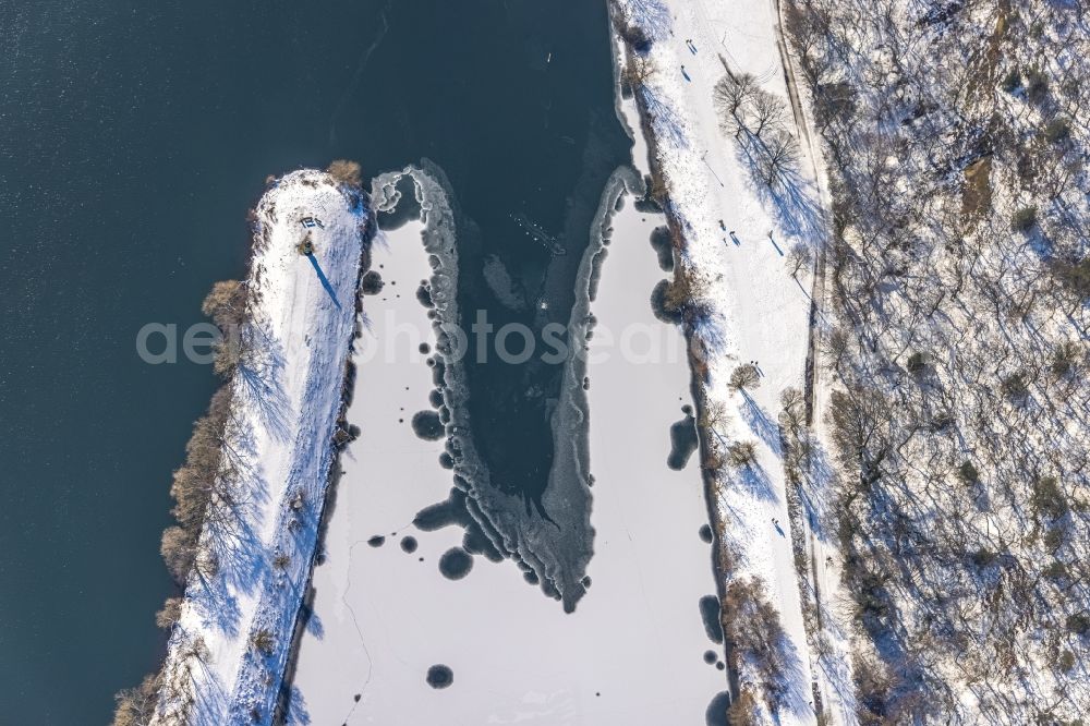 Witten from the bird's eye view: Wintry snowy peninsula with land access and shore area on the Kemnader See in Witten in the state North Rhine-Westphalia, Germany