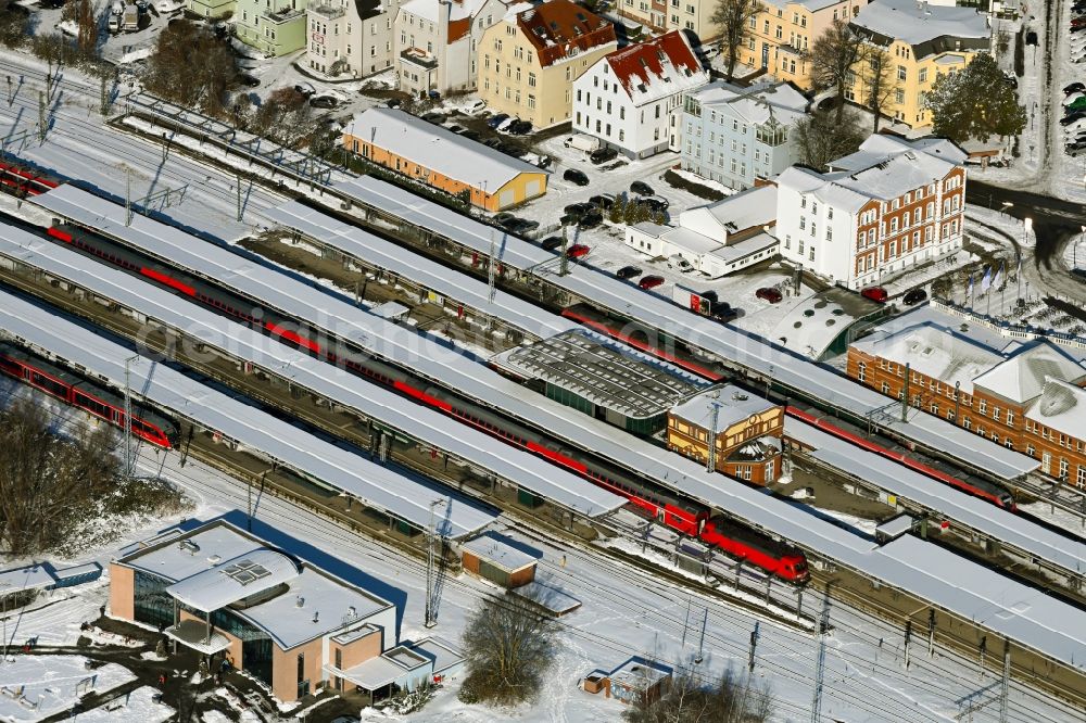 Rostock from the bird's eye view: Wintry snowy track progress and building of the main station of the railway in Rostock in the state , Germany