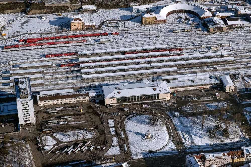 Würzburg from the bird's eye view: Wintry snowy track progress and building of the main station of the railway in Wuerzburg in the state Bavaria, Germany