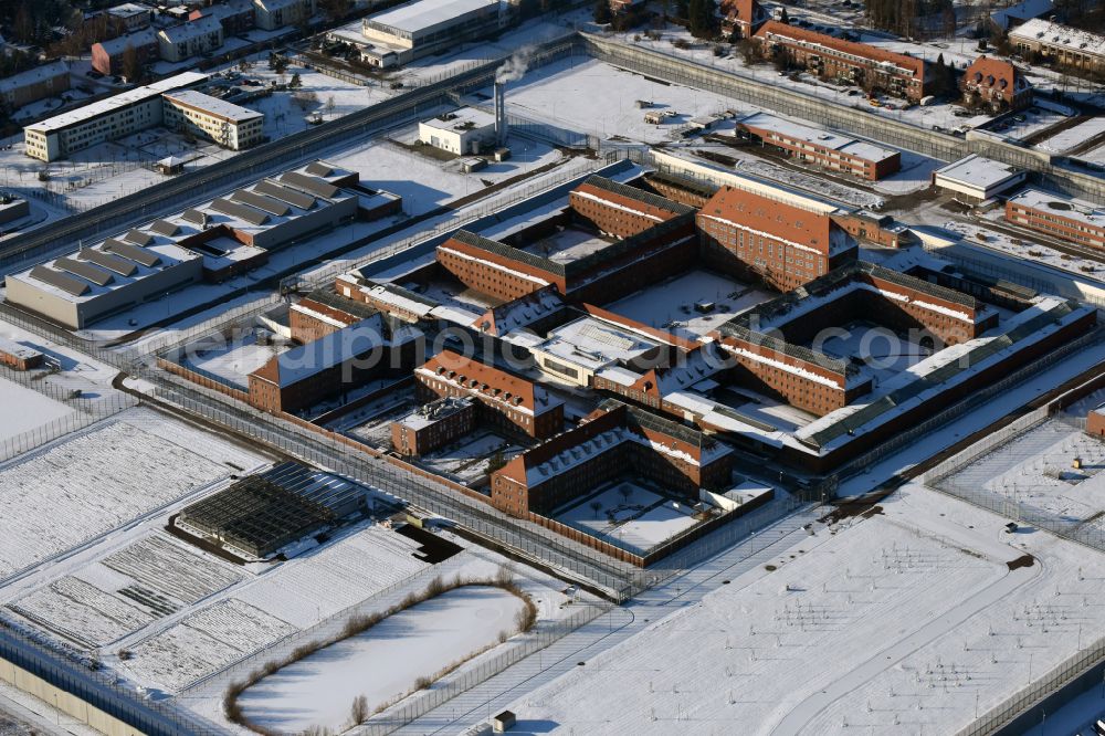 Brandenburg an der Havel from above - Wintry snowy JVA correctional facility on Anton-Saefkow-Allee - Max-Josef-Metzger-Strasse in Brandenburg an der Havel in the state of Brandenburg