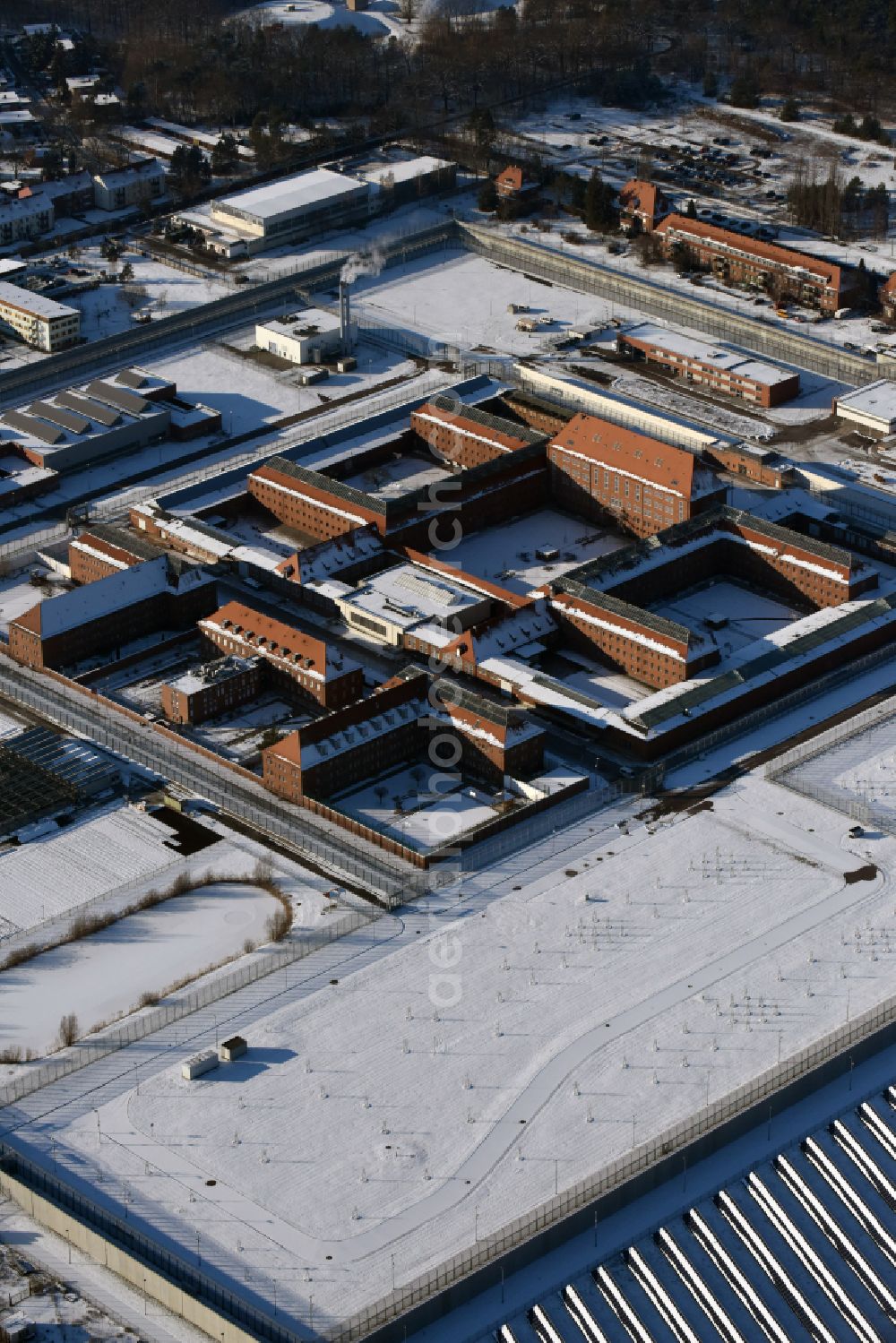 Brandenburg an der Havel from the bird's eye view: Wintry snowy JVA correctional facility on Anton-Saefkow-Allee - Max-Josef-Metzger-Strasse in Brandenburg an der Havel in the state of Brandenburg