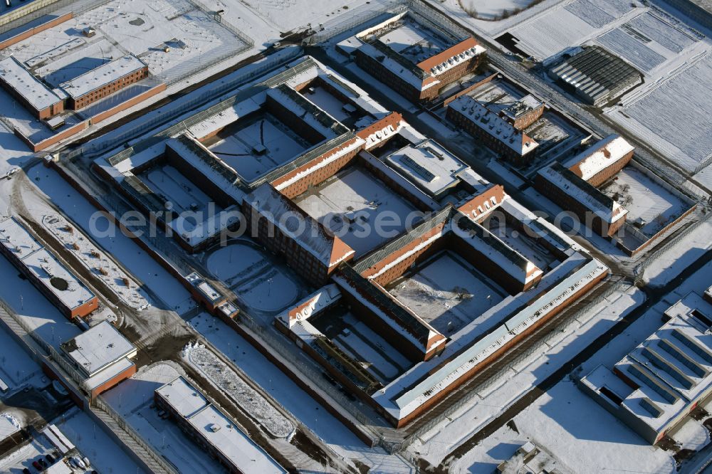 Brandenburg an der Havel from the bird's eye view: Wintry snowy JVA correctional facility on Anton-Saefkow-Allee - Max-Josef-Metzger-Strasse in Brandenburg an der Havel in the state of Brandenburg