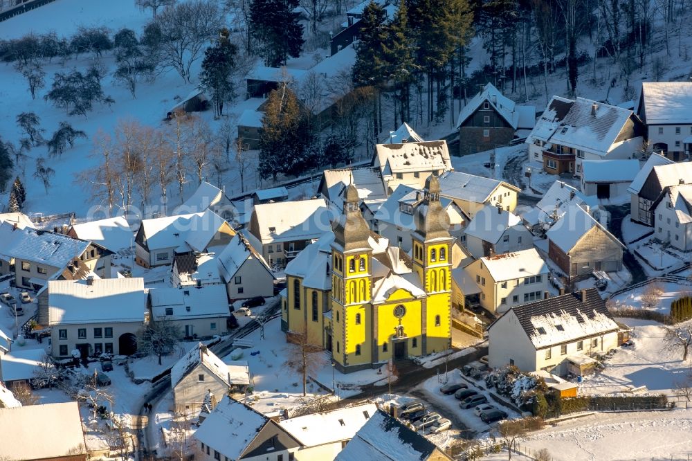 Aerial photograph Marsberg - Wintry snowy church building of the cathedral of Dom Maria-Magdalena in the district Padberg in Marsberg in the state North Rhine-Westphalia