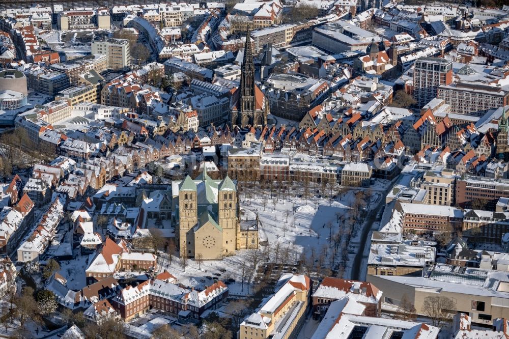 Aerial image Münster - Wintry snowy church building of the cathedral St-Paulus-Dom in the old town in Muenster in the state North Rhine-Westphalia, Germany