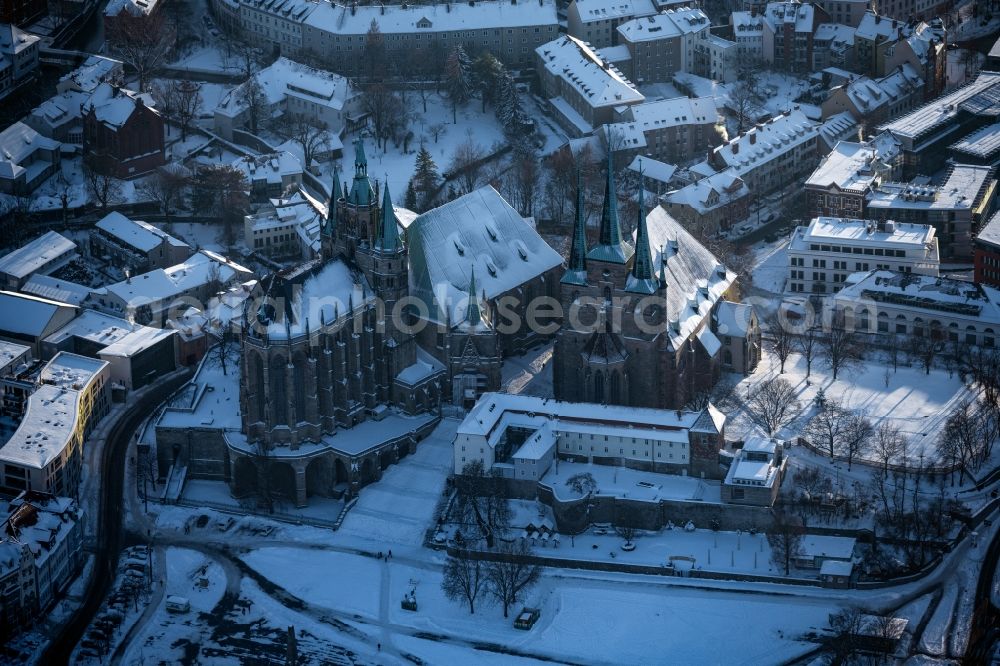 Erfurt from above - Wintry snowy church building of the cathedral of of Erfurter Dom in the district Altstadt in Erfurt in the state Thuringia, Germany