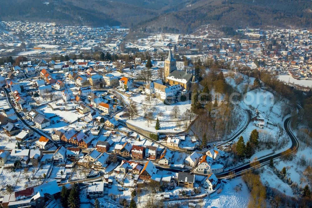 Marsberg from the bird's eye view: Wintry snowy church building Kath. Probsteipfarramt Niedermarsberg Casparistrasse in Marsberg in the state North Rhine-Westphalia