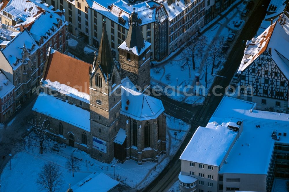 Aerial photograph Erfurt - Wintry snowy church building in Kaufmannskirche Old Town- center of downtown in the district Altstadt in Erfurt in the state Thuringia, Germany