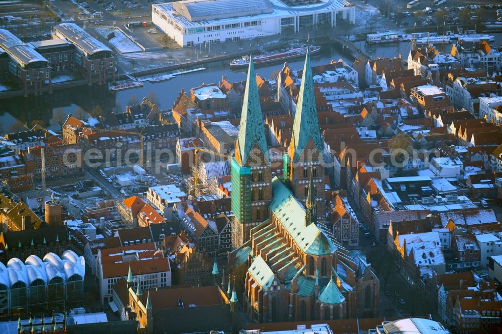 Aerial photograph Lübeck - Wintry snowy church building Marien church in Luebeck in the state Schleswig-Holstein, Germany