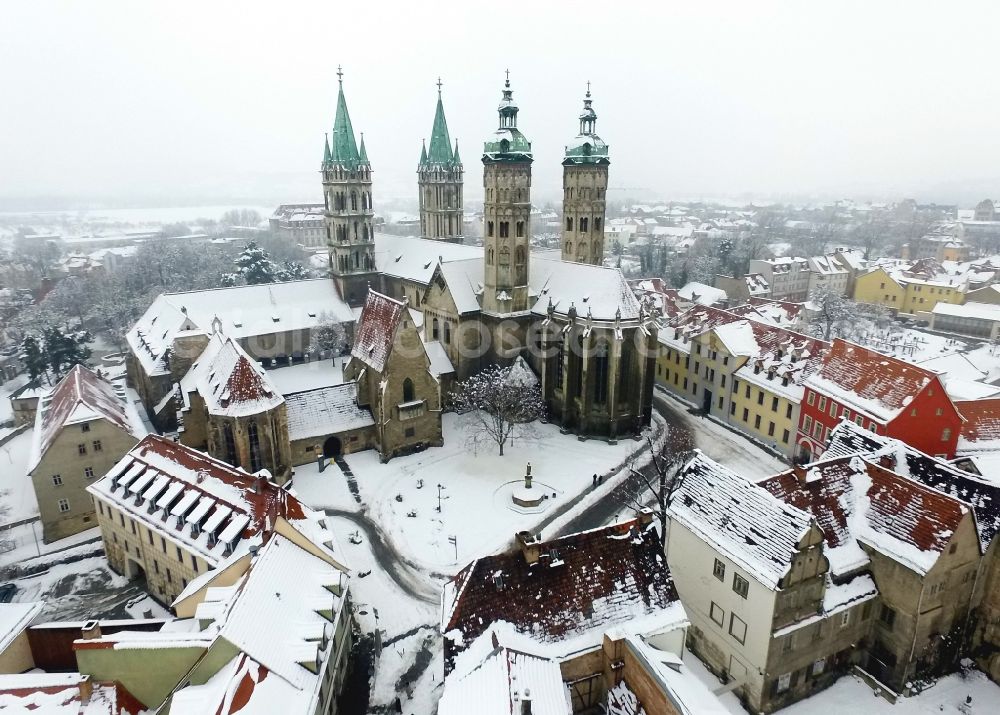 Naumburg (Saale) from above - Wintry snowy Church building of the cathedral of Naumburger Dom on Domplatz in Naumburg (Saale) in the state Saxony-Anhalt, Germany