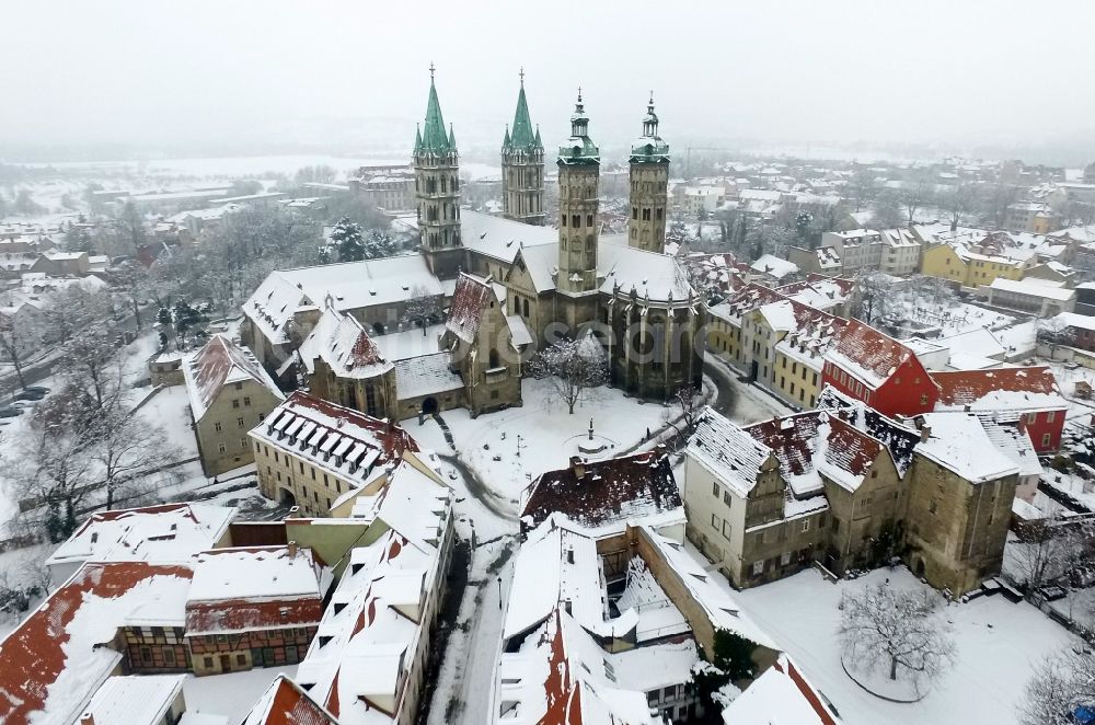 Naumburg (Saale) from the bird's eye view: Wintry snowy Church building of the cathedral of Naumburger Dom on Domplatz in Naumburg (Saale) in the state Saxony-Anhalt, Germany