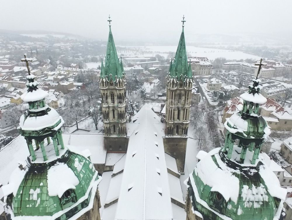 Naumburg (Saale) from above - Wintry snowy Church building of the cathedral of Naumburger Dom on Domplatz in Naumburg (Saale) in the state Saxony-Anhalt, Germany