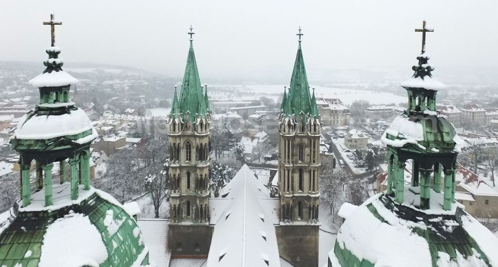 Naumburg (Saale) from the bird's eye view: Wintry snowy Church building of the cathedral of Naumburger Dom on Domplatz in Naumburg (Saale) in the state Saxony-Anhalt, Germany