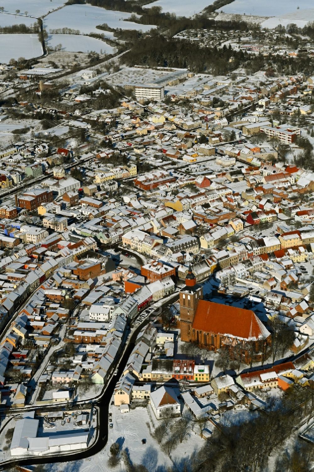 Altentreptow from the bird's eye view: Wintry snowy church building in St.-Petri-Kirche Old Town- center of downtown in Altentreptow in the state Mecklenburg - Western Pomerania, Germany