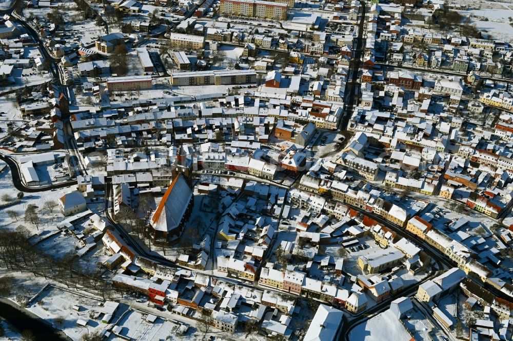 Altentreptow from the bird's eye view: Wintry snowy church building in St.-Petri-Kirche Old Town- center of downtown in Altentreptow in the state Mecklenburg - Western Pomerania, Germany