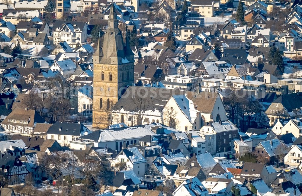 Aerial photograph Brilon - Wintry snowy church building in Petrusstrasse - Schulstrasse Old Town- center of downtown in Brilon in the state North Rhine-Westphalia