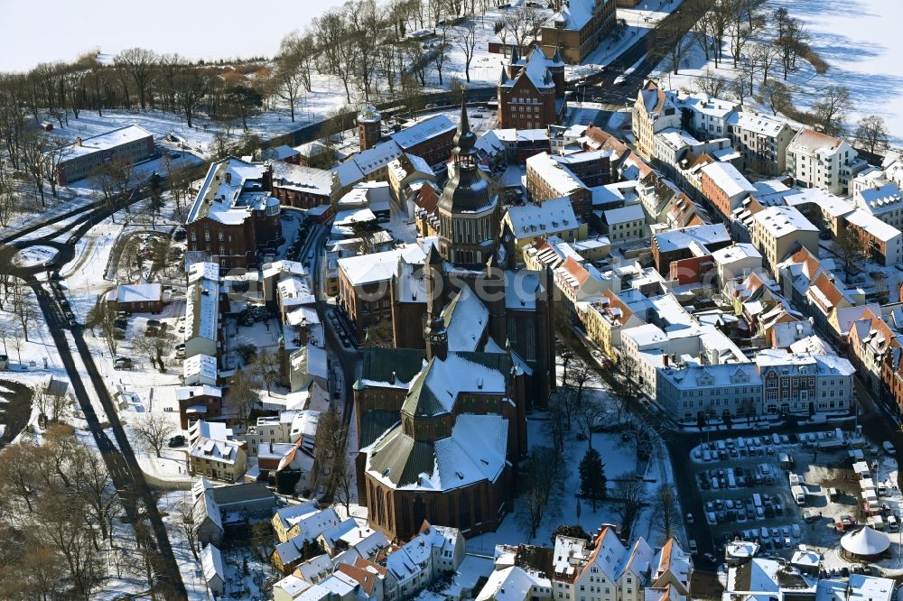 Stralsund from above - Wintry snowy church building Saint Marien municipality in the district different court in Stralsund in the federal state Mecklenburg-West Pomerania