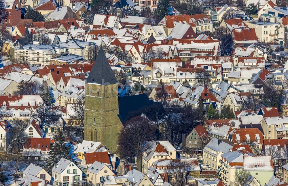 Aerial image Soest - Wintry snowy church building in Sankt Pauli Kirche on Paulistrasse Old Town- center of downtown in Soest in the state North Rhine-Westphalia, Germany