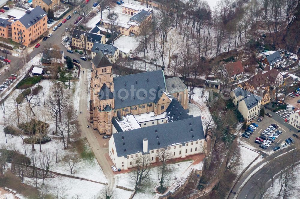 Chemnitz from the bird's eye view: Wintry snowy church building of Schlosskirche and Kunstmuseum in Chemnitz in the state Saxony, Germany