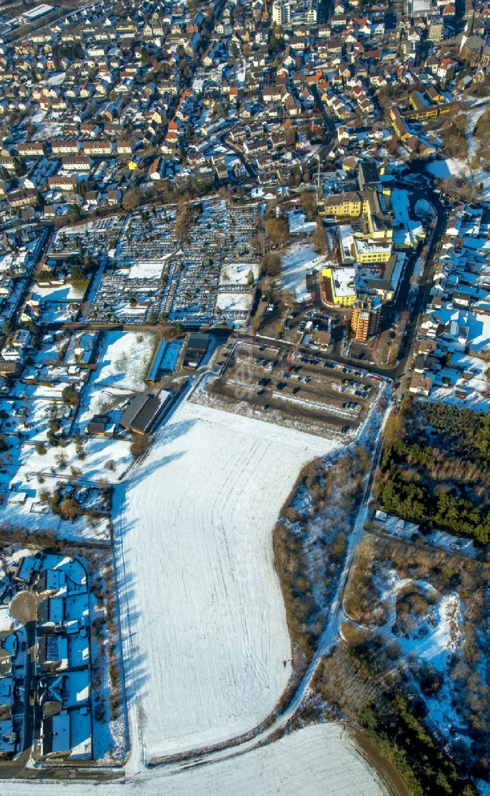 Aerial photograph Arnsberg - Wintry snowy Hospital grounds of the Clinic Karolinen-Hospital in the district Huesten in Arnsberg in the state North Rhine-Westphalia