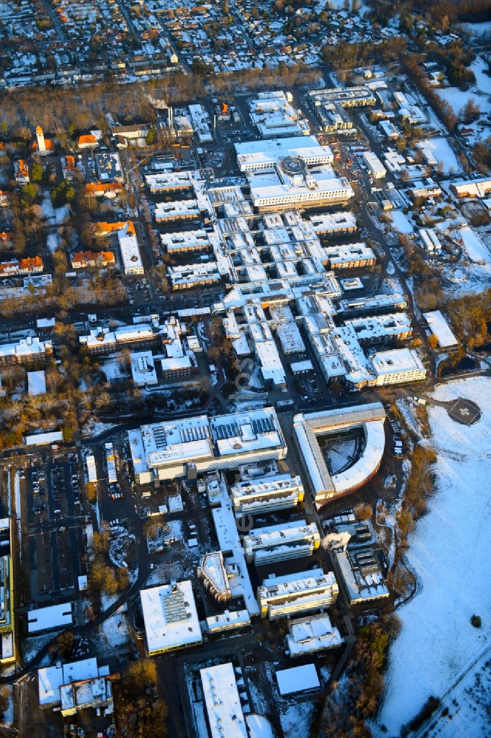 Aerial image Lübeck - Wintry snowy hospital grounds UKSH Universitaetsklinikum Schleswig-Holstein in the district Strecknitz on Ratzeburger Allee in Luebeck in the state Schleswig-Holstein, Germany