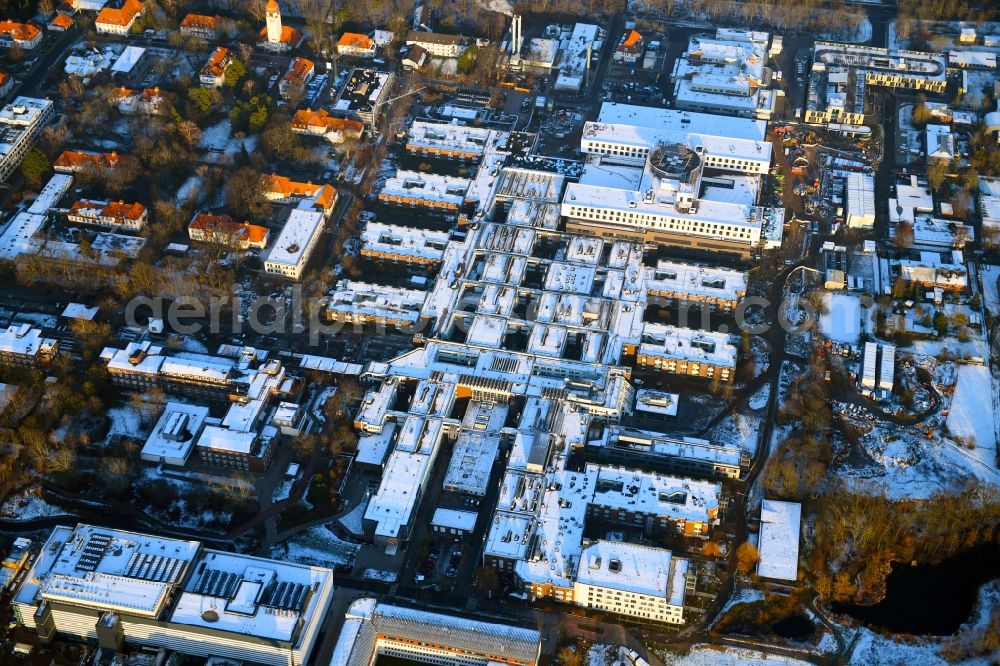 Aerial photograph Lübeck - Wintry snowy hospital grounds UKSH Universitaetsklinikum Schleswig-Holstein in the district Strecknitz on Ratzeburger Allee in Luebeck in the state Schleswig-Holstein, Germany