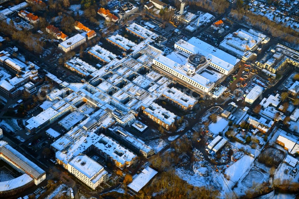 Lübeck from above - Wintry snowy hospital grounds UKSH Universitaetsklinikum Schleswig-Holstein in the district Strecknitz on Ratzeburger Allee in Luebeck in the state Schleswig-Holstein, Germany