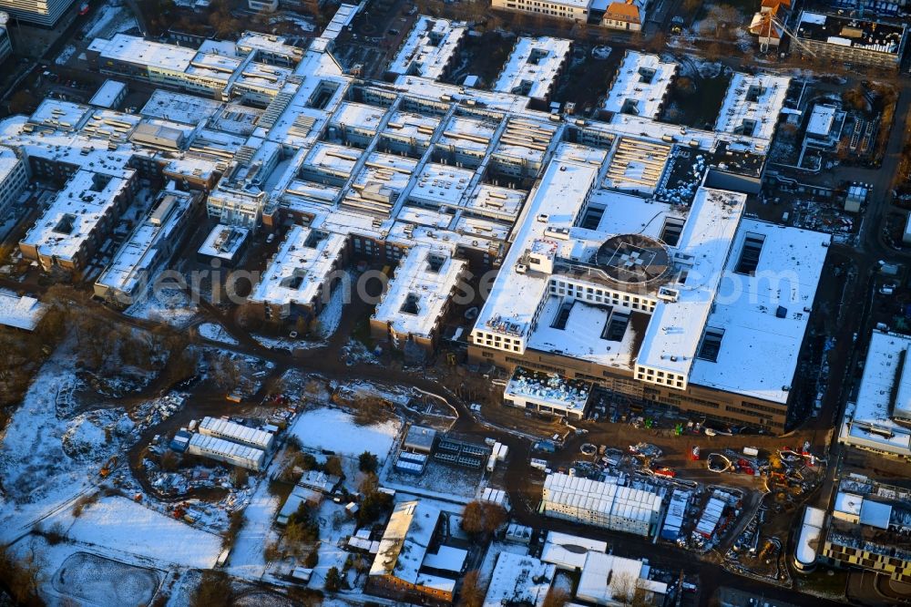 Lübeck from the bird's eye view: Wintry snowy hospital grounds UKSH Universitaetsklinikum Schleswig-Holstein in the district Strecknitz on Ratzeburger Allee in Luebeck in the state Schleswig-Holstein, Germany