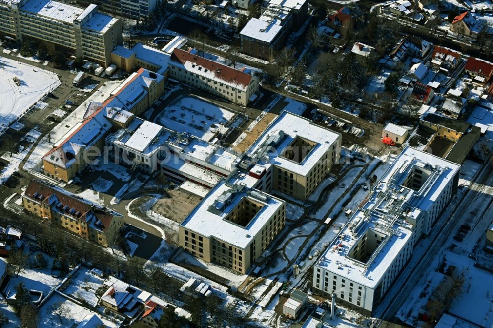 Berlin from above - Wintry snowy hospital grounds of the Clinic Vivantes Klinikum Kaulsdorf in the district Kaulsdorf in Berlin, Germany