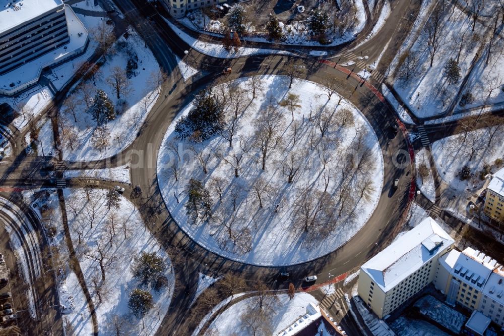 Würzburg from the bird's eye view: Wintry snowy traffic management of the roundabout road Zwischen Haugering and Martin-Luther-Strasse in the district Altstadt in Wuerzburg in the state Bavaria, Germany