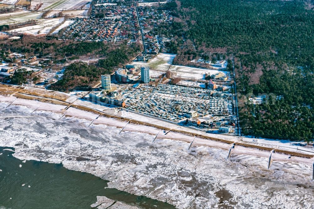 Cuxhaven from above - Wintry snowy coastline on the sandy beach of the North Sea and the nearby districts of Cuxhaven Duhnen , Sahlenburg and Doese with residential areas and surrounding fields in Cuxhaven in the state Lower Saxony