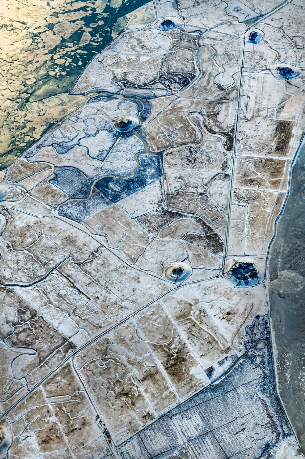 Aerial image Langeneß - Wintry snowy coastal area of the North Sea- Island in Langeness in the state Schleswig-Holstein