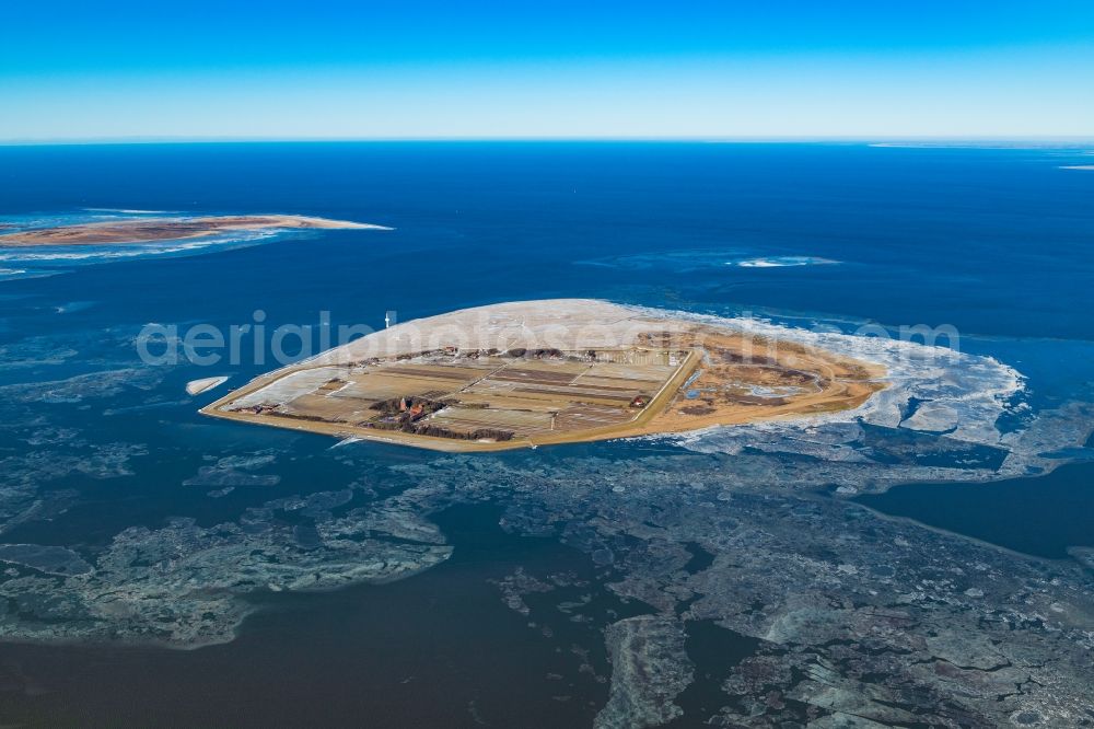 Insel Neuwerk from the bird's eye view: Wintry snowy coastal area of North Sea - Island in Insel Neuwerk in the state Lower Saxony, Germany