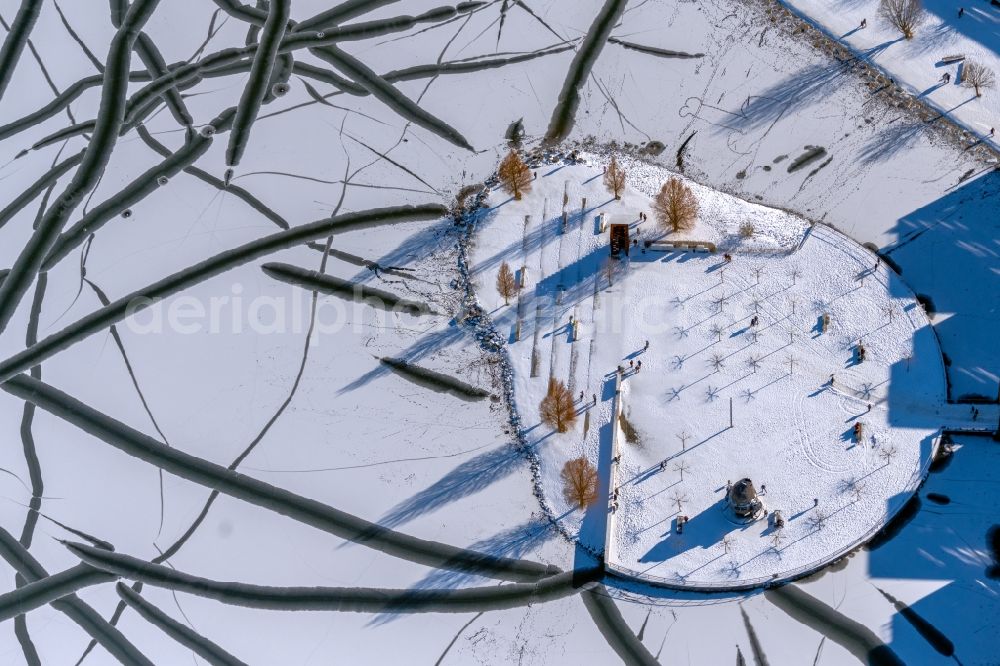 Aerial photograph Dortmund - Wintry snowy lake Island on the Plateau on Phoenix See in the district Hoerde in Dortmund at Ruhrgebiet in the state North Rhine-Westphalia, Germany